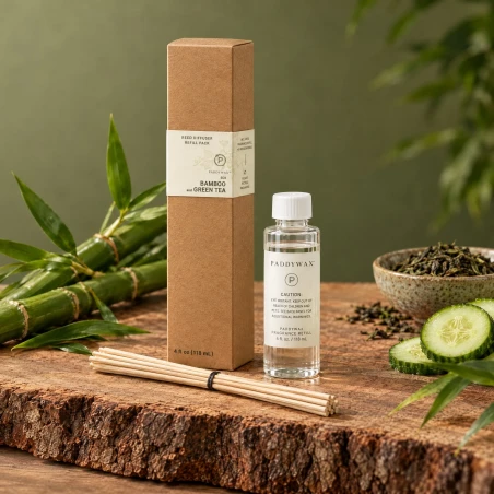 Recambio de mikado Paddywax Eco Bamboo & Green Tea sobre corteza de madera, con bambú, té verde y pepino