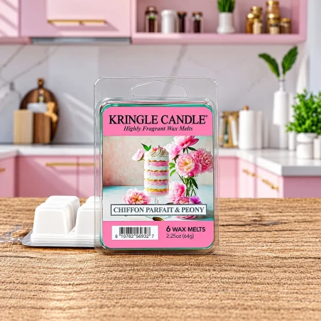 Wax melts Kringle Candle Chiffon Parfait & Peony 64 g sobre una encimera en un ambiente de cocina