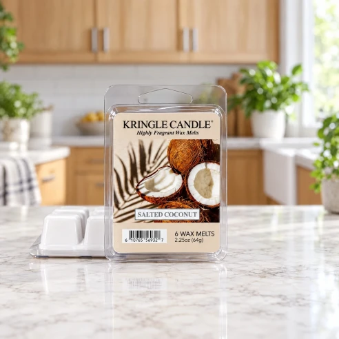 Wax melts Kringle Candle Salted Coconut 64 g sobre una encimera de mármol en un ambiente de cocina luminosa y natural