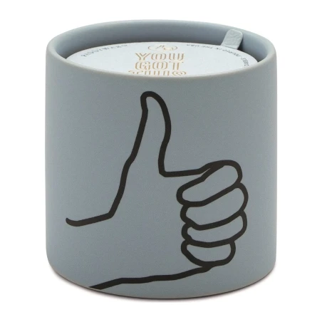 Vela perfumada Paddywax Impressions You Got This Mint Leaf & Cardamom 163 g en cerámica azul con pulgar arriba
