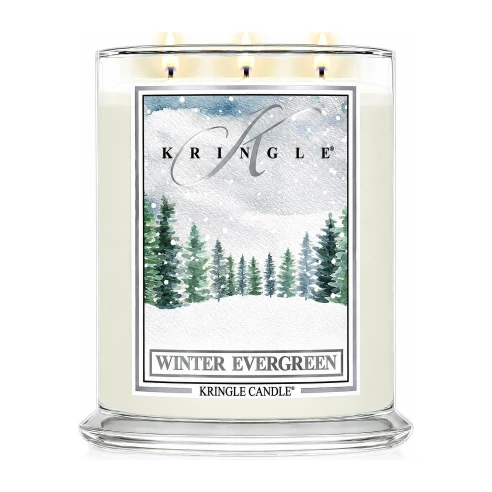 Vela Kringle Candle Winter Evergreen de 3 mechas en bote grande de cristal de 623 g encendida