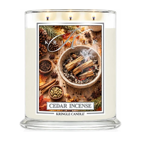Vela Kringle Candle Cedar Incense de 3 mechas en bote grande de cristal de 623 g encendida