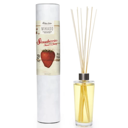 Strawberries - Mikado 200 ml. Strawberries - Mikado 200 ml.