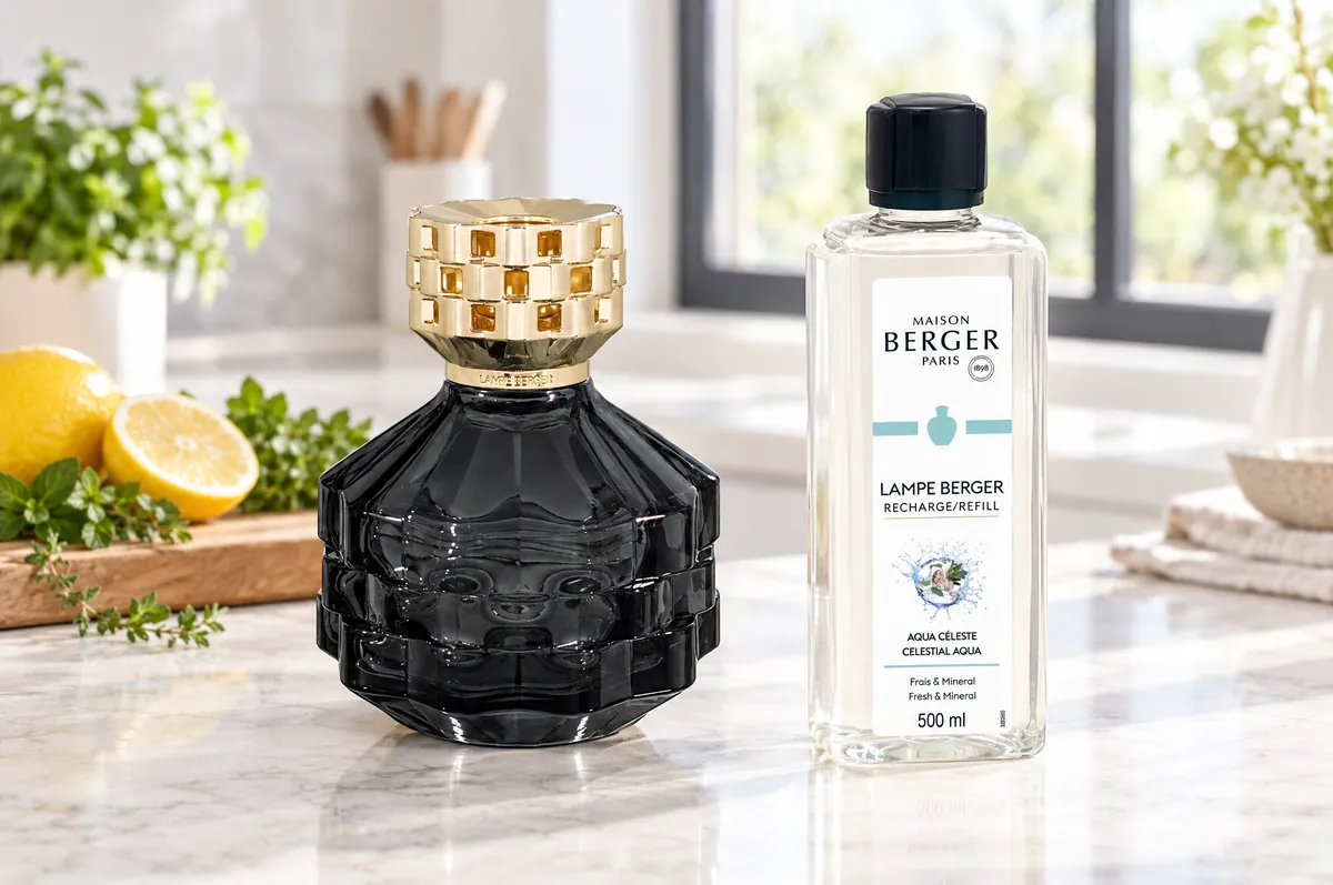 Lámpara Berger Bolero Noire y recarga Aqua Céleste en la cocina