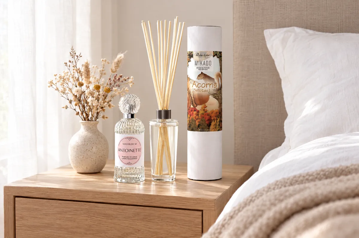 Perfume para la ropa del hogar Antoinette de Mathilde M. y mikado Acorns de Boles d'olor en el dormitorio